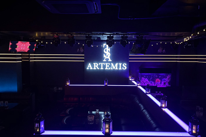 ARTEMIS 店内