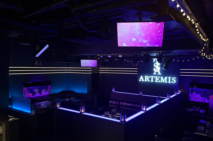 ARTEMIS 店内